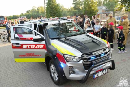Szynkielów: Jednostka OSP powitała nowy samochód poszukiwawczy