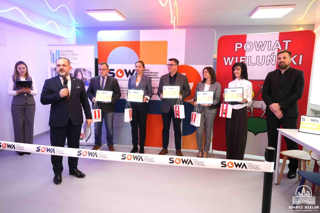 podziękowania podczas otwarcia SOWA w Wieluniu