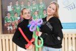 Uczennice SP2 w Wieluniu podczas festynu charytatywnego