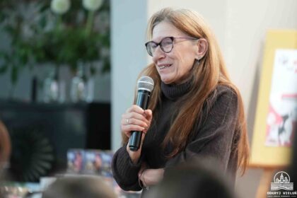 Katarzyna Ryrych - pisarka podczas wystąpienia publicznego